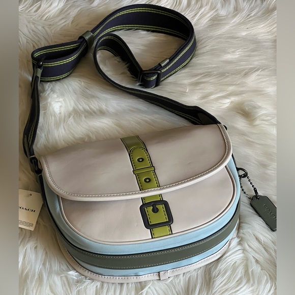 💰SOLD - C8481 - Coach Hitch Crossbody with Trompe L’oeil - Picture 6 of 12